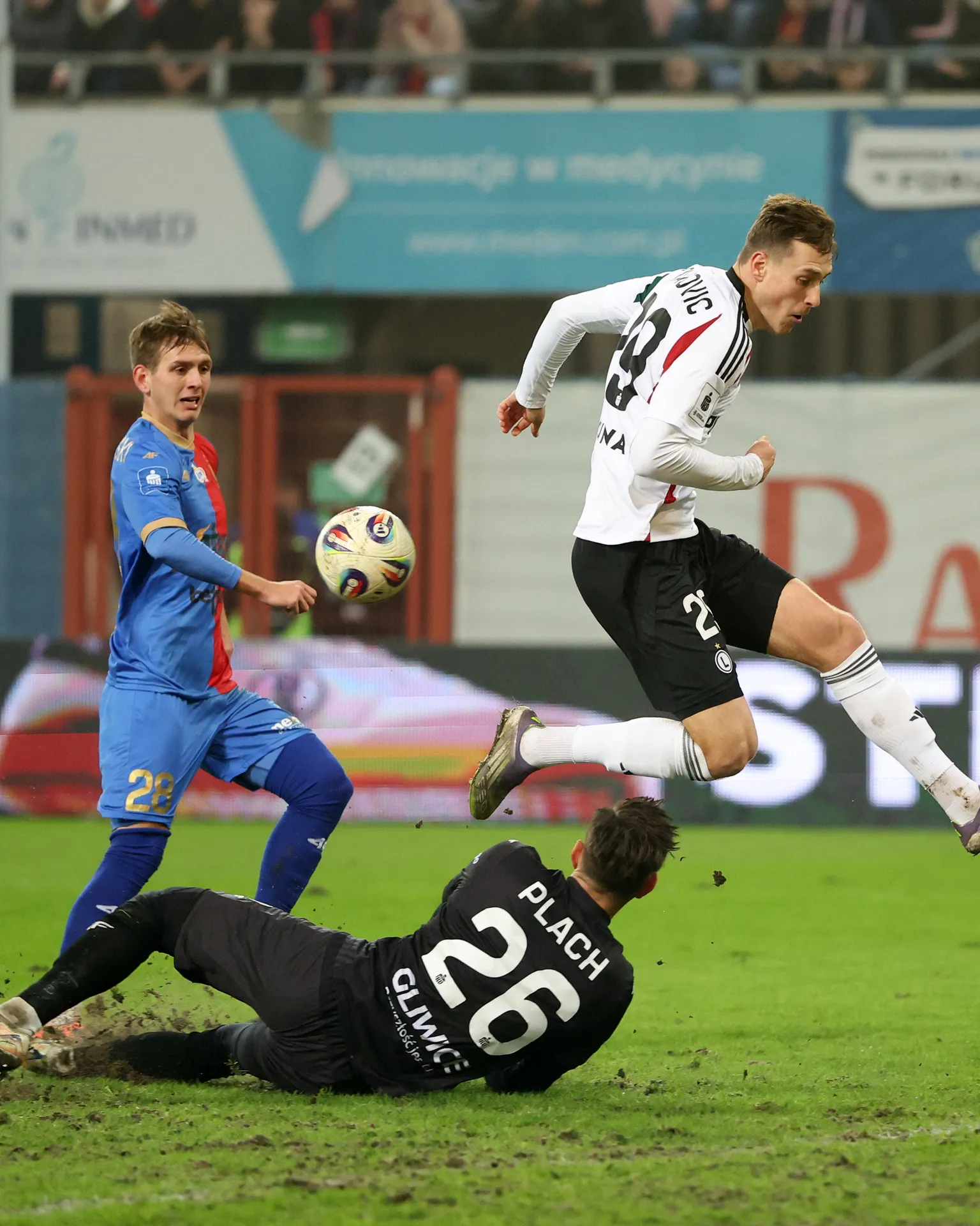 [SKRÓT] Piast 2:0 Legia - Walka na dole tabeli