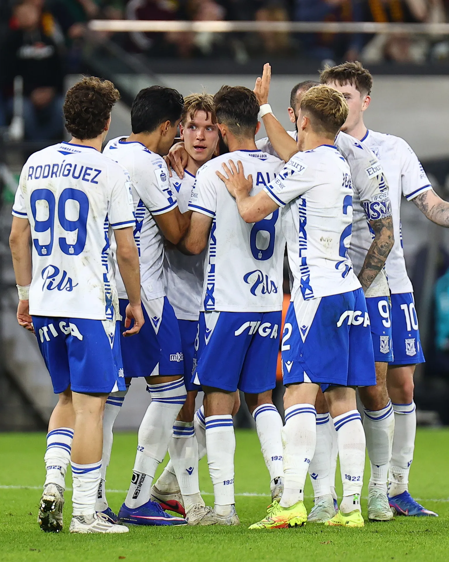 [SKRÓT] Pogoń 1:2 Lech - Konsekwentny lider