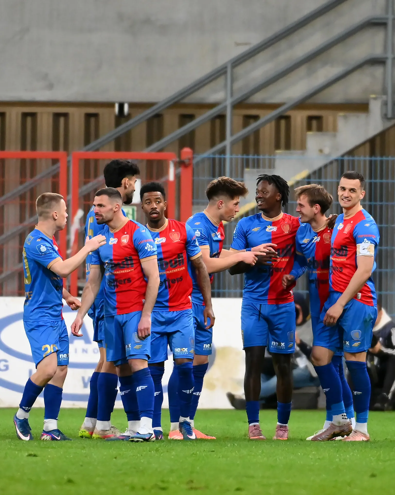 [SKRÓT] Piast 4:1 Arka - 5 goli na koniec