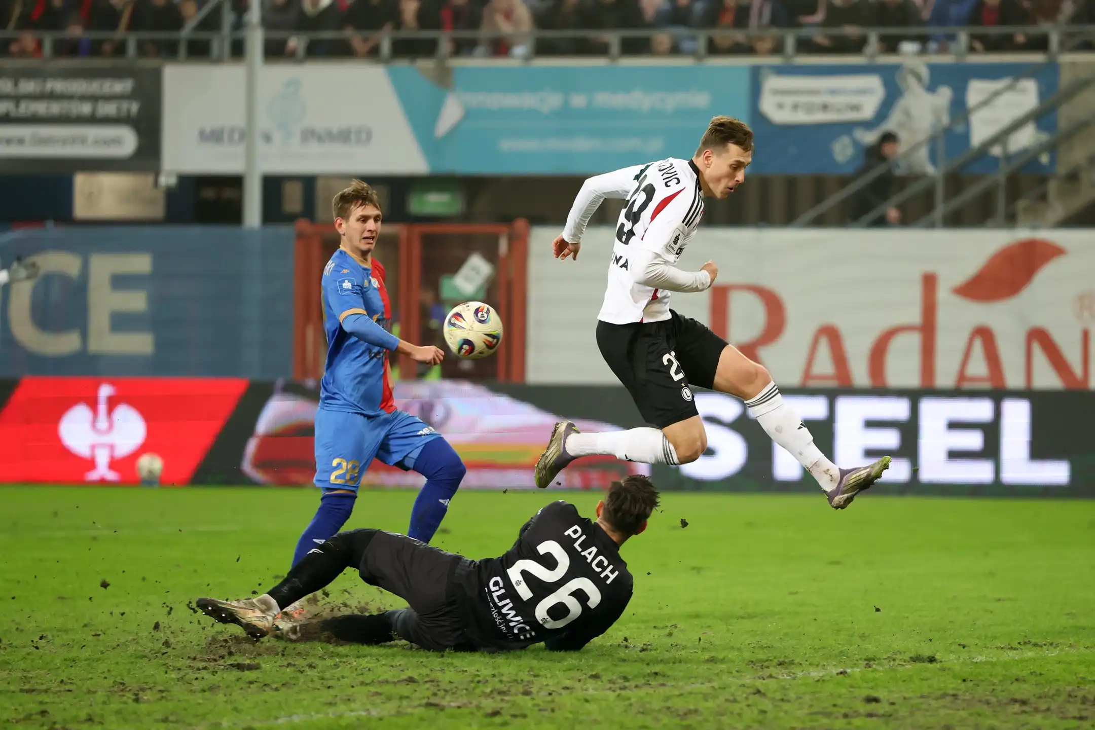 [SKRÓT] Piast 2:0 Legia - Walka na dole tabeli