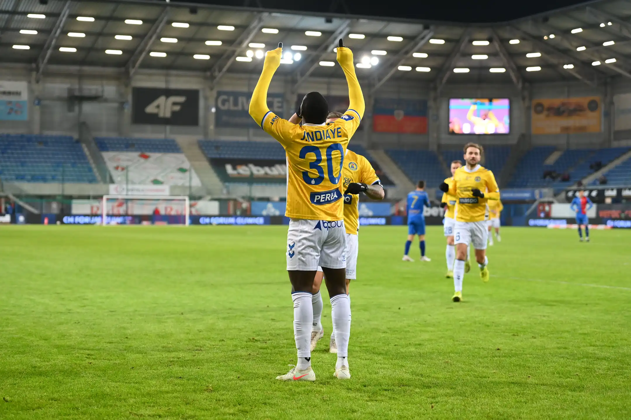 [SKRÓT] Piast 1:2 Motor: Błyskawiczny centrostrzał