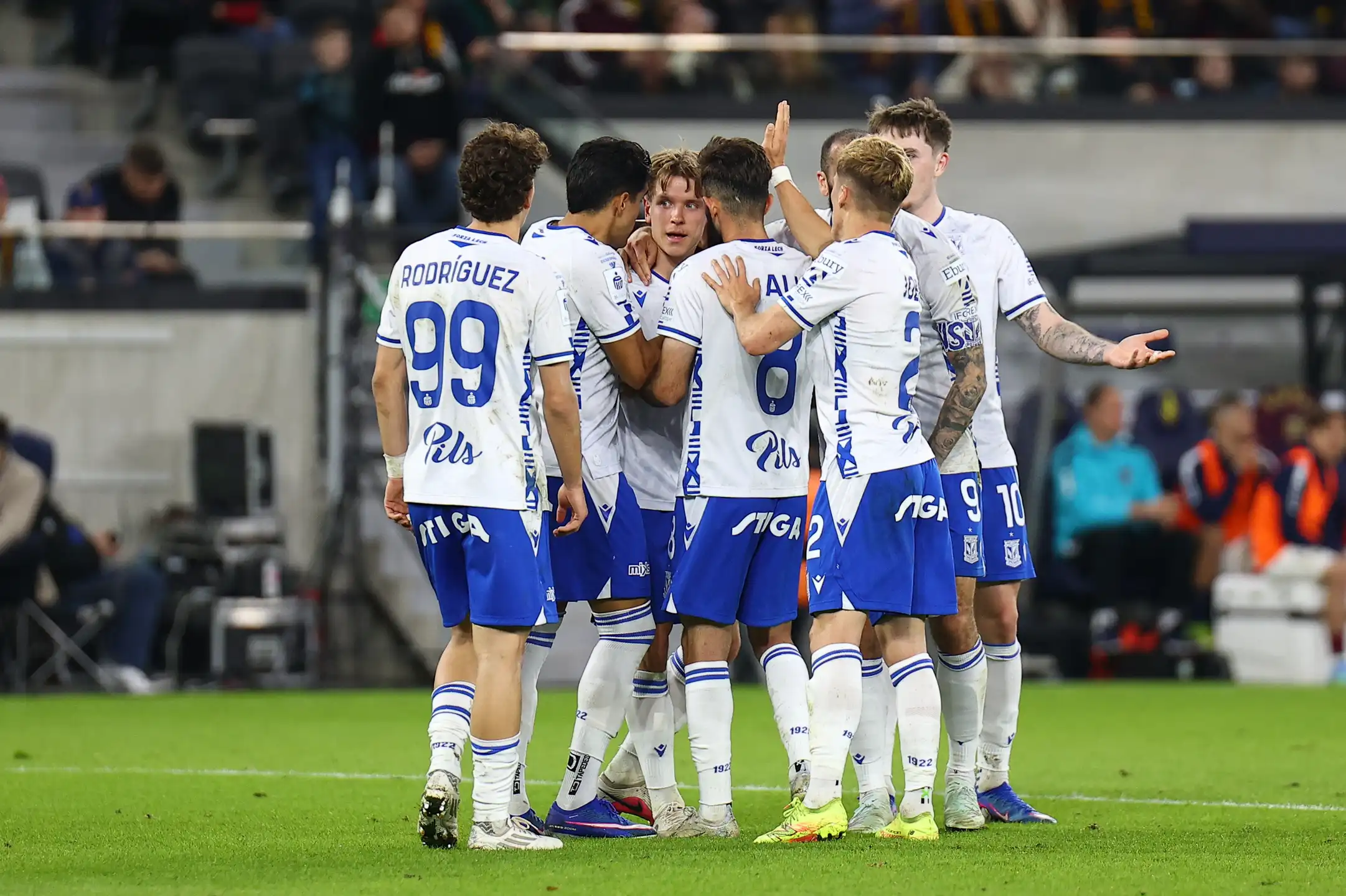 [SKRÓT] Pogoń 1:2 Lech - Konsekwentny lider